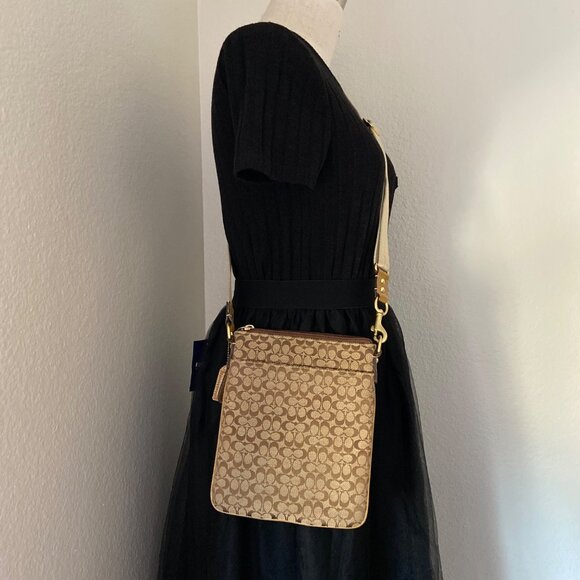 Coach Y2K Signature Canvas Crossbody Bag No K0726-41069 Minimalist Beige - Picture 2 of 9